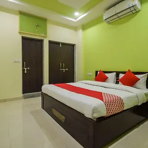 Hotel Oyo 35734 F Cube ***